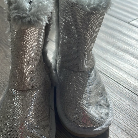 Toddler winter boots size 7 never worn - Picture 1 of 4